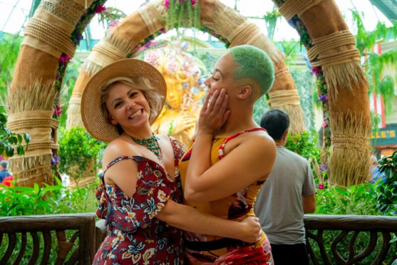 Las Vegas: Foodie Walking Tour on The Strip with Tastings - Finale at Bellagio with Gelato and the Botanical Gardens