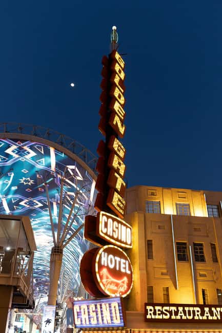 Las Vegas: Fremont Cocktail Crawl & Guided Walking Tour - Logistics and Group Experience