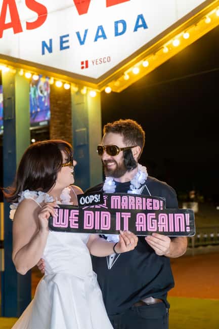 Las Vegas: Gold Elvis Vow Renewal or Wedding at Welcome Sign - The Experience of Meeting Elvis at the Sign