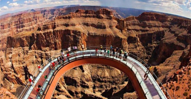 Las Vegas: Grand Canyon & Hoover Dam Tour & Skywalk Option - Visiting the Hoover Dam and Capturing Iconic Photos