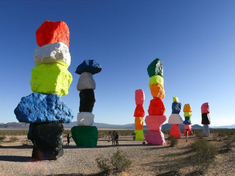 Las Vegas: Las Vegas Sign + 7 Magic Mountains + Photoshoot - Exploring Seven Magic Mountains in Neon and Natural Harmony
