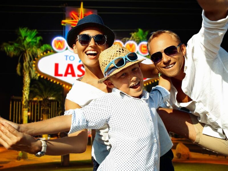 Las Vegas: Las Vegas Sign + 7 Magic Mountains + Photoshoot - Professional Photoshoot with Digital Souvenirs Included