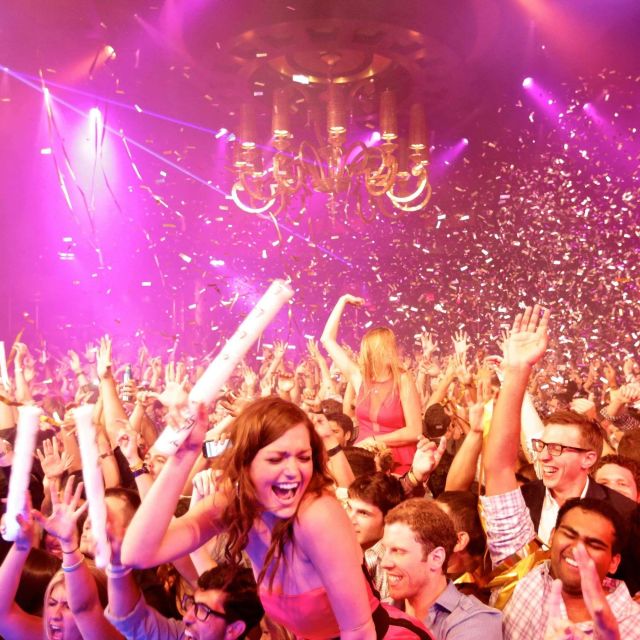 Las Vegas: Nightclub and Bar Crawl with Party Bus and Drinks - Key Points