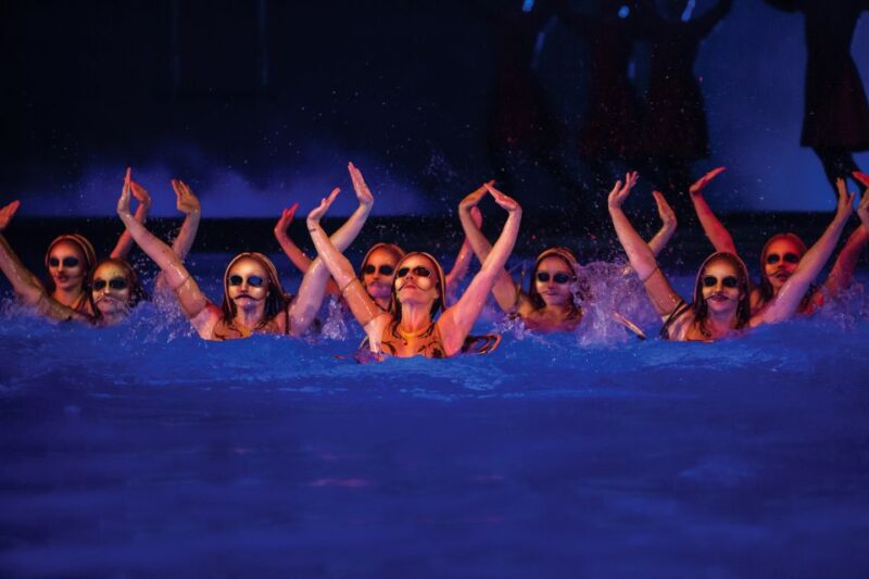 Las Vegas: O by Cirque du Soleil at Bellagio - The Audience Experience and Atmosphere