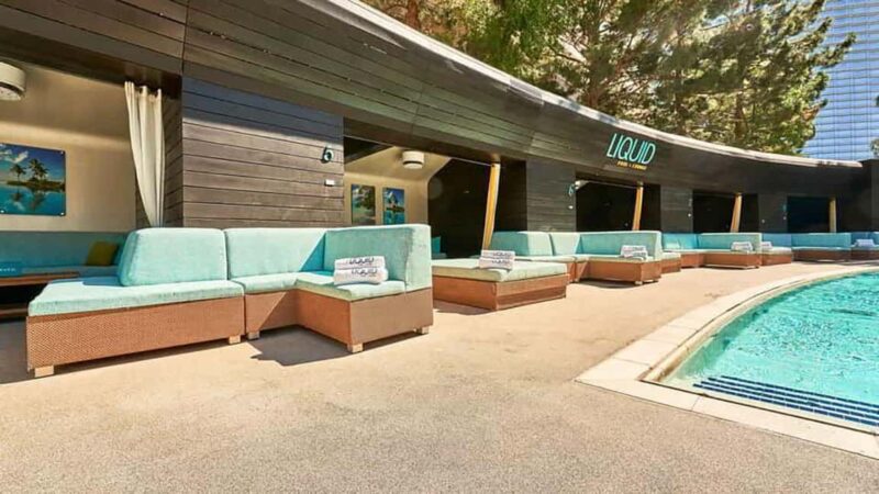 Las Vegas : Pool Crawl w/ Party Bus, Open Bar & VIP Entry - Flexibility and Cancellation Policy