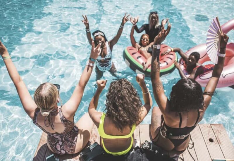 Las Vegas: Pool Party Tour with Cocktail Class & Club Entry - Ending the Day with VIP Nightclub Access