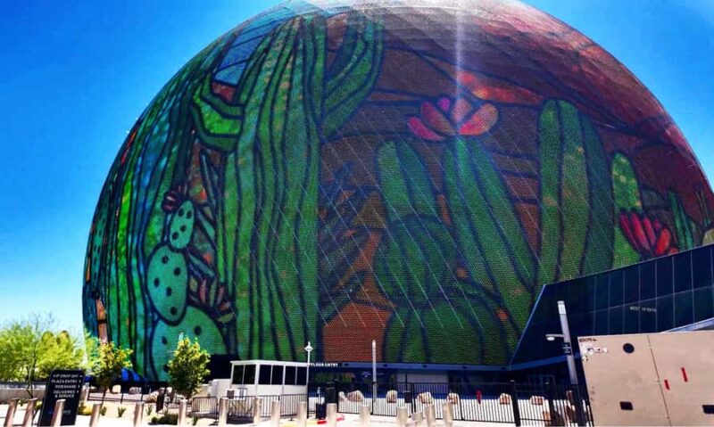 Las Vegas Strip: 90-Minute Sightseeing Tour with Photo Stops - The Luxury Limo Bus: Comfort and Style on the Strip