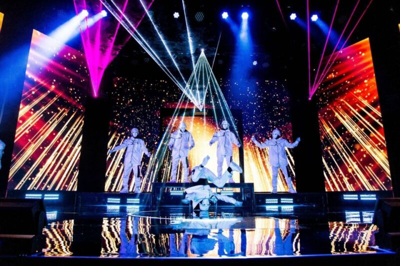Las Vegas Strip: Jabbawockeez at MGM Grand - The Atmosphere and Audience Experience
