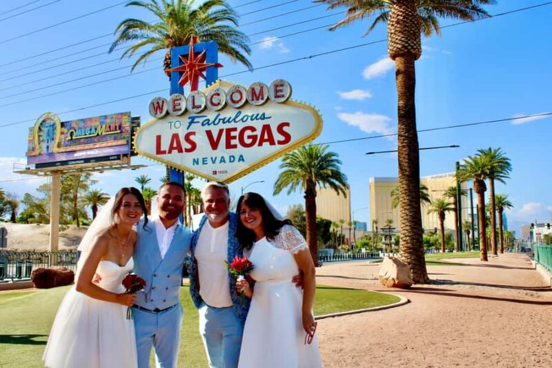 Las Vegas Strip Limo Tour with Champagne and Photos - Explore the Las Vegas Strip in a Luxurious Limousine with Photos and Champagne