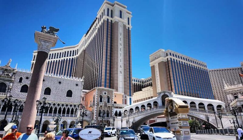 Las Vegas Strip: Sightseeing Tour with Photo-Ops by Limo Bus - Meeting Point and Ease of Access