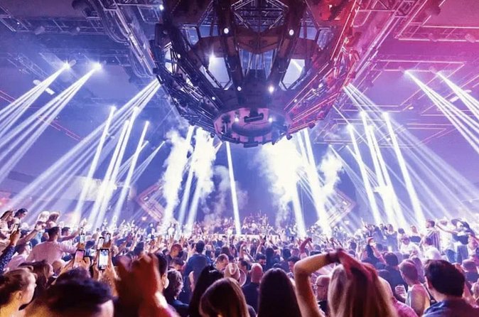 Las Vegas: VIP Club Crawl with Party Bus, Express Entry & Drinks - The Iconic Party Bus Ride Through Vegas