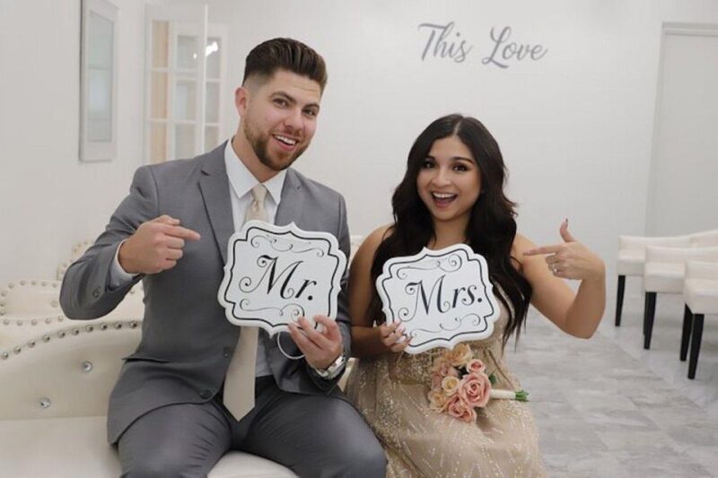 Las Vegas: Wedding at Paradise Wedding Chapel - Including Photos and Keepsakes in Your Wedding Package