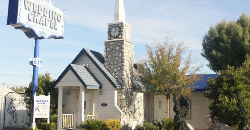 Las Vegas: Wedding or Vow Renewal at Graceland Chapel - Limousine Pickup from Las Vegas Strip Hotels