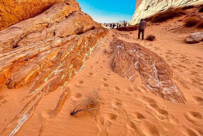 LasVegas Small Group 6Hour Valley of Fire/Hoover Dam/Boulder City - Exploring the Valley of Fire State Park