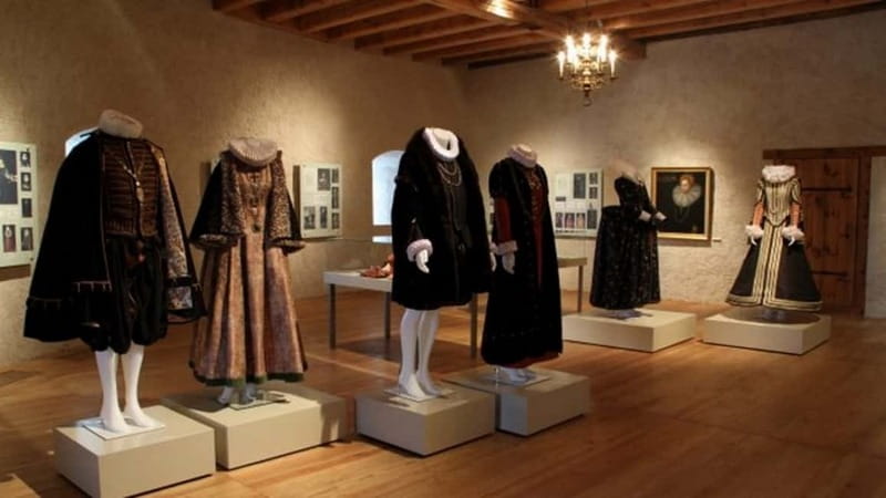 Latvian Palace and Medieval Castle Private Trip - Experience the Landscape and Nature