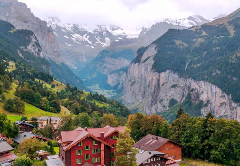 Lauterbrunnen and Mürren Small Group Day Trip - Return Journey with Cable Car and Train
