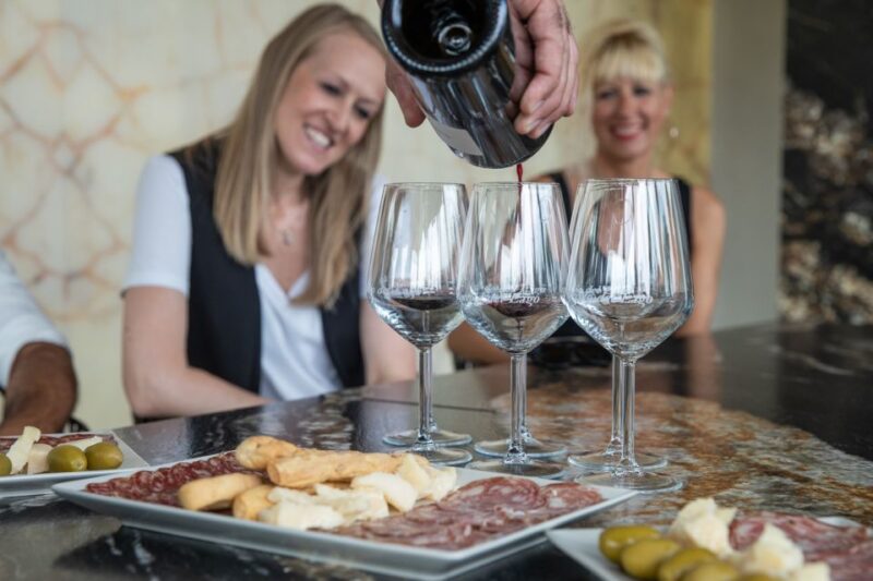 Lazise: Vineyard Tour and Organic Wine Tasting - Small Group Size and Guide Expertise