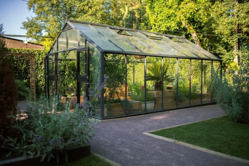 Le Breuil en Auge - Guided tour of the Château distillery - The Sound and Light Show: "La Part des Anges"