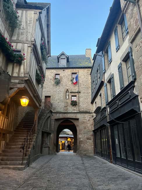 Le Havre: Mont-Saint-Michel Private Full-Day Tour - On Arrival: Shuttle and Medieval Streets