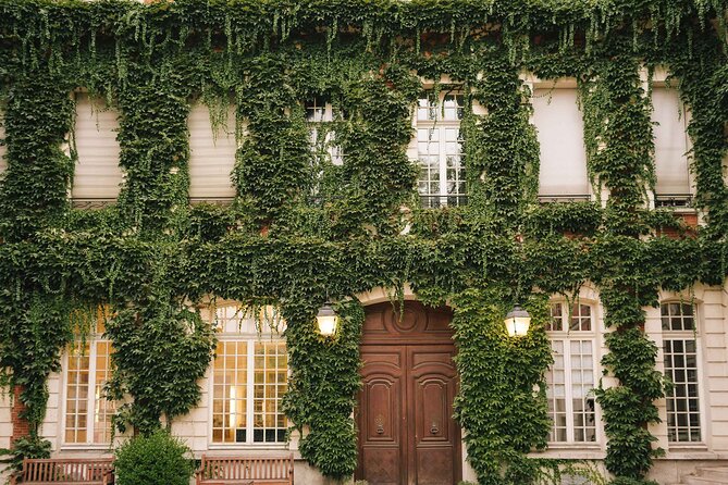 Le Marais and Seine River Dinner Cruise with Hotel pick up in Paris- 6 Hrs - Scenic Transition from Land to Water: The Seine River