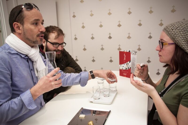 Le Marais: Pastry and Chocolate Food Tour - The Experience of the Guided Tour and Tastings