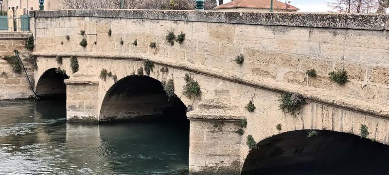 Le Thor, Châteauneuf De Gadagne, St-Saturnin Les Avignon by e-bike - Visiting Authentic Villages and Historic Sites
