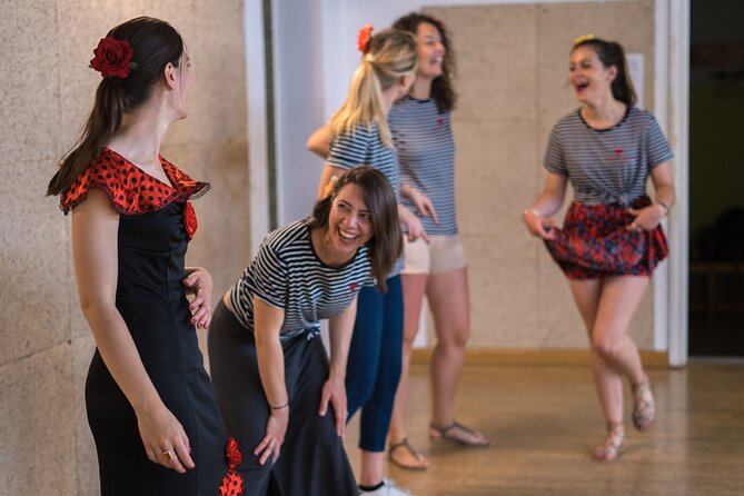 Learn Flamenco in 90 minutes - Gift flower - What Makes This Flamenco Class a Unique Experience in Seville