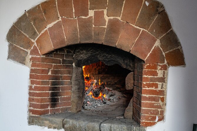 Learn how to make pizza and Tiramisù Cooking Class in Siena - Making Fresh Italian Pizza with a Local Chef