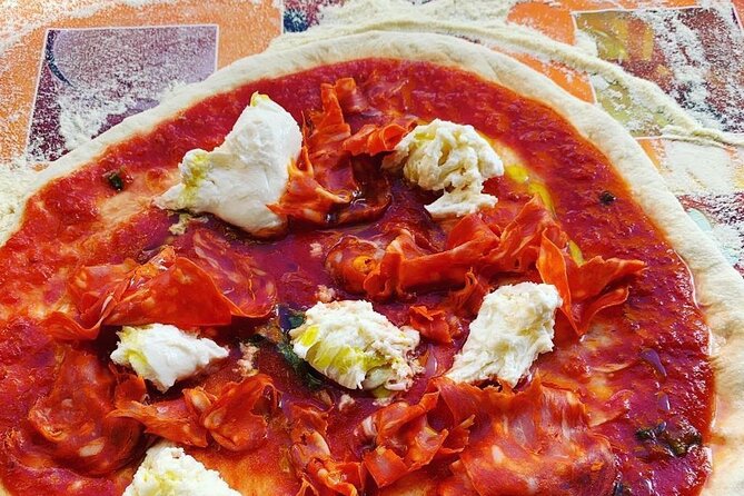 Learn how to make pizza and Tiramisù Cooking Class in Siena - The Class’s Pacing and Group Size