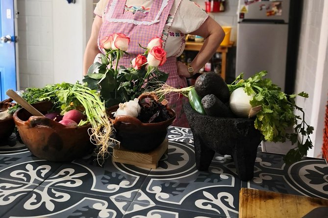 Learn to Cook Mexican Salsas - Learning to Prepare Four Traditional Salsa Styles