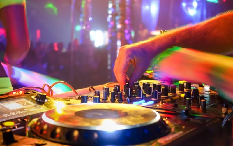 Learn to mix with a professional DJ in Ibiza - Discover How to Mix Like a Pro with a Professional DJ in Ibiza