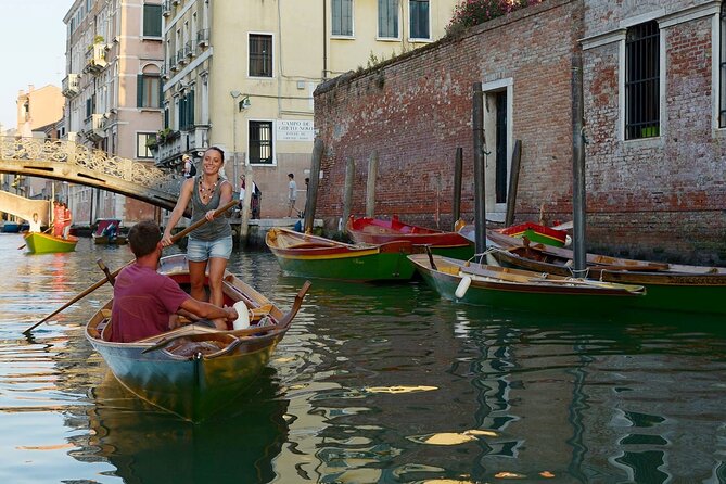Learn to Row in the Venice Canals - What Makes the Venetian Boats Special?