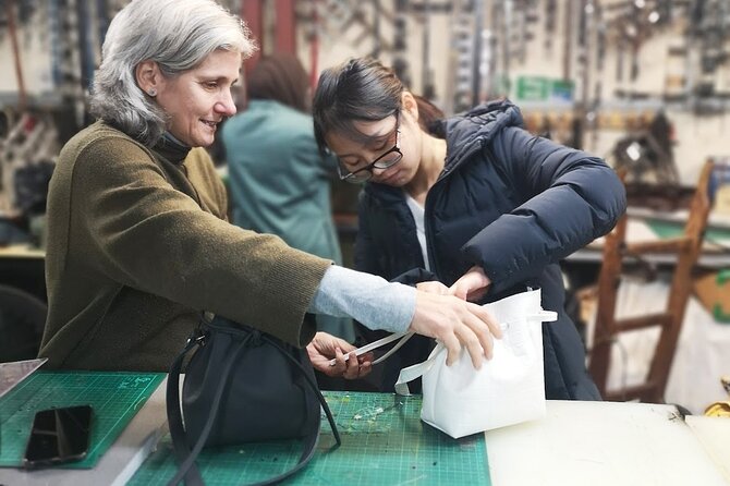 Leather workshops, Private classes - Accessibility and Convenience of the Workshop Location