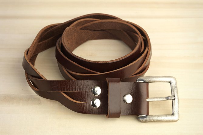 Leathercraft Workshop in the Rastro of Madrid - Meeting Point and Accessibility