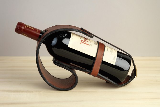 Leathercraft Workshop in the Rastro of Madrid - Why This Leathercraft Workshop Excels