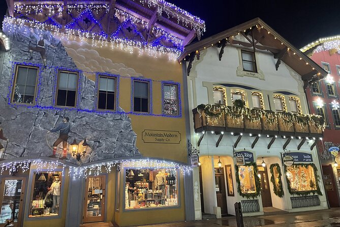 Leavenworth Christmas Lights Tour from Seattle - Practicalities: Group Size, Booking, and Weather Considerations