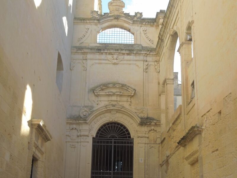 Lecce: Street Food Tasting and Sightseeing Tour - The Role of the Guide: Knowledgeable, Friendly, and Fluent