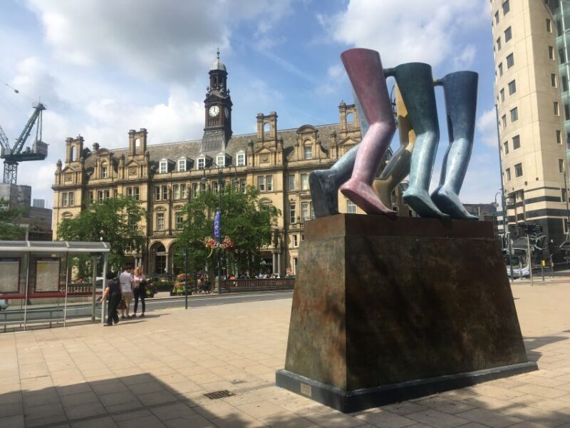 Leeds: 2-Hour Highlights Walking Tour - Discover Leeds’ Architectural Gems at Leeds Town Hall and Art Gallery