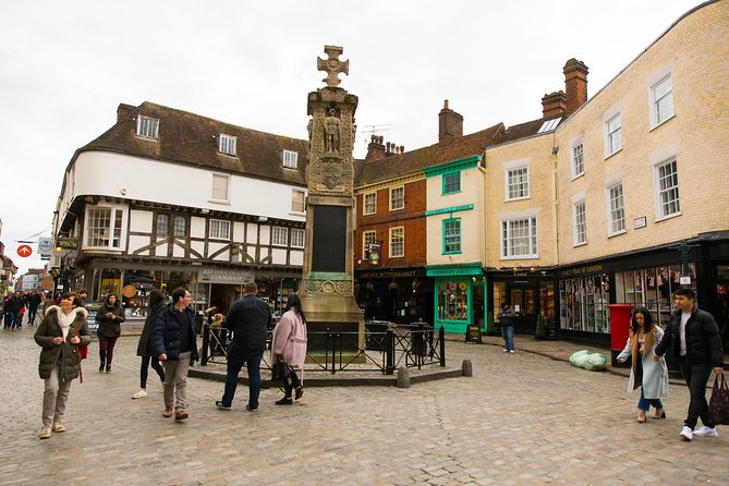 Leeds Castle, Cliffs of Dover and Canterbury Day Trip from London with Guided Cathedral Tour - The Guide’s Role and Guest Experience