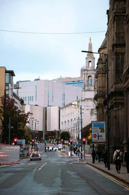Leeds: City Walking Tour with Local Food & Drink - Meeting Point and Tour Logistics in Leeds City Center