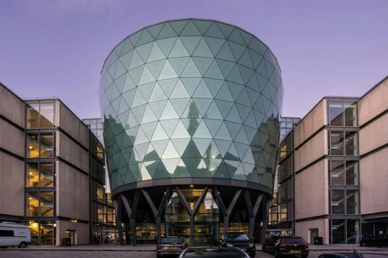 Leeds: City Walking Tour with Local Food & Drink - Visiting the Museums, Libraries, and Art Galleries