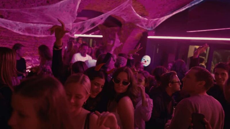 Legendary Halloween Pub Crawl Party in Paris 2026 - How This Tour Compares to Similar Experiences