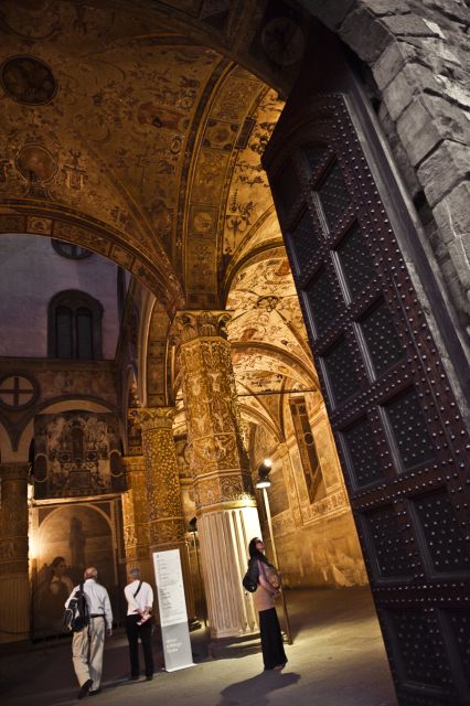 Legends of Florence: Exclusive Walking Tour by night - The Story of the Duomos Golden Sphere