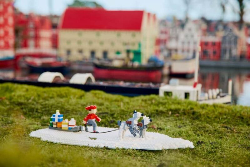 LEGOLAND® Billund: Magical Christmas 1 or 2 days ticket - Dive into the Festive Spirit at LEGOLAND® Billunds Magical Christmas