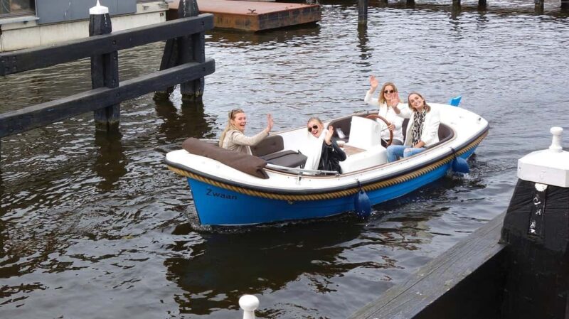Leiden: Boat rental - 2 hours - max 6 people - Enviso - Discover Leiden from the Water in a Private Electric Sloop