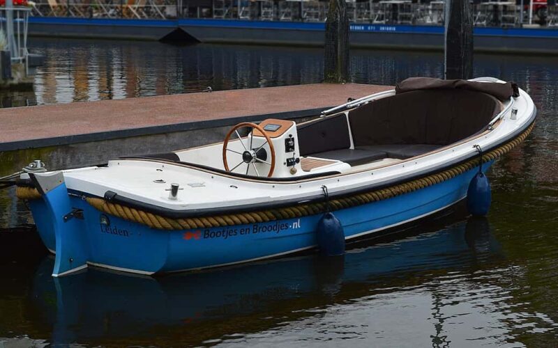 Leiden: Boat rental - 2 hours - max 6 people - Enviso - The Experience Provider Bootjes en Broodjes: Reliable and Well-Rated