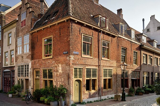 Leiden City Tour with Live guide in Netherlands - Hooglandse Kerk’s Tall Gothic Silhouette
