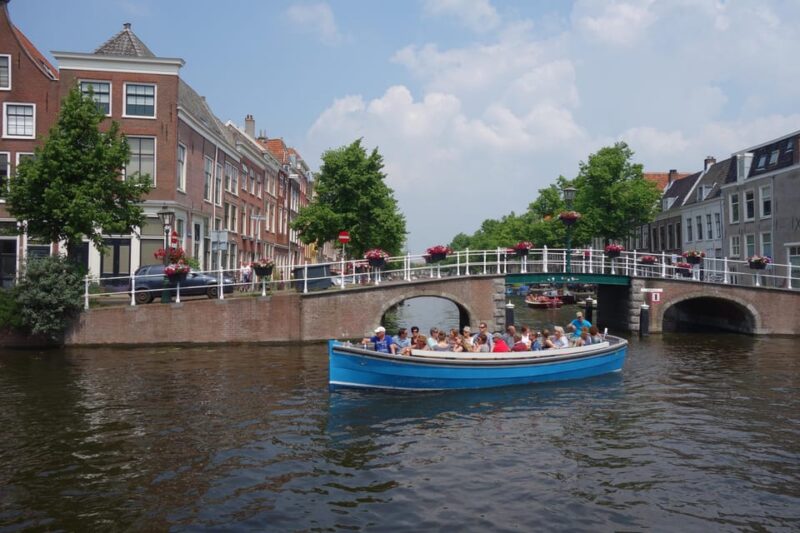 Leiden: Cruise through the Historic City Center with Guide - The Skipper’s Engaging Narration in Dutch and English