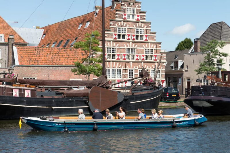 Leiden: Guided City Canal Cruise - Discover Leiden with an Affordable Canal Cruise