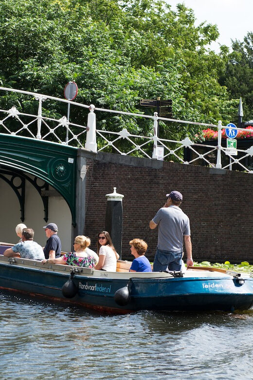 Leiden: Guided City Canal Cruise - The Experience of the Guided Tour
